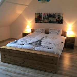 Door onze meubelmakers gemaakt houten 2 persoon bed | stoerhout-hetgooi.nl