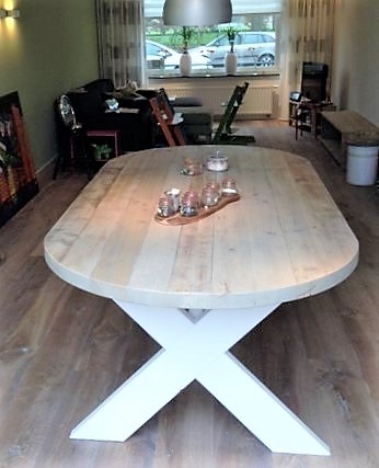 lid tekort Laan Halfronde eettafel met witte houten X-poten | Stoerhout Het Gooi